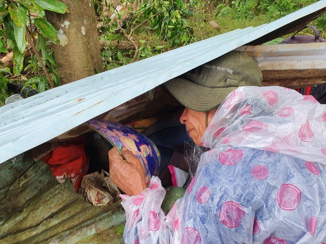 Nước mắt người Trà Leng: &quot;Cả nhà, 8 người thân của bố đã chết hết rồi&quot; - Ảnh 2.