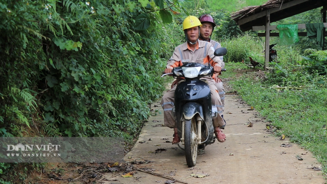 Người Mông ở Khâu Qua rủ nhau hiến đất làm đường   - Ảnh 1.