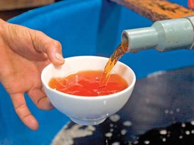 Một doanh nghiệp của tỉnh Bình Định vừa ký hợp đồng độc quyền xuất khẩu nước mắm truyền thống sang quốc gia nào? - Ảnh 1.