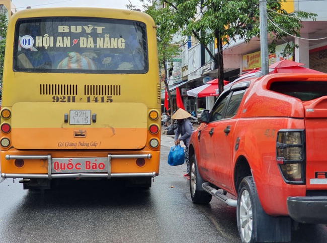 Xe buýt liền kề Quảng Nam - Đà Nẵng &quot;tung hoành&quot;  bất chấp lệnh cấm - Ảnh 3.