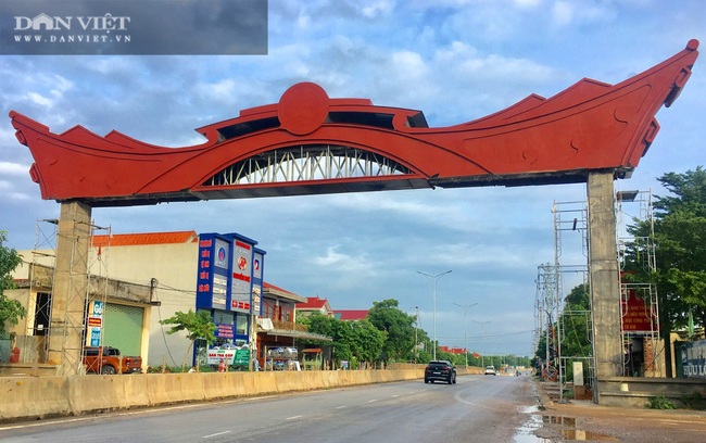 Cận cảnh cổng chào gần 14 tỷ ở tỉnh Quảng Bình - Ảnh 1.