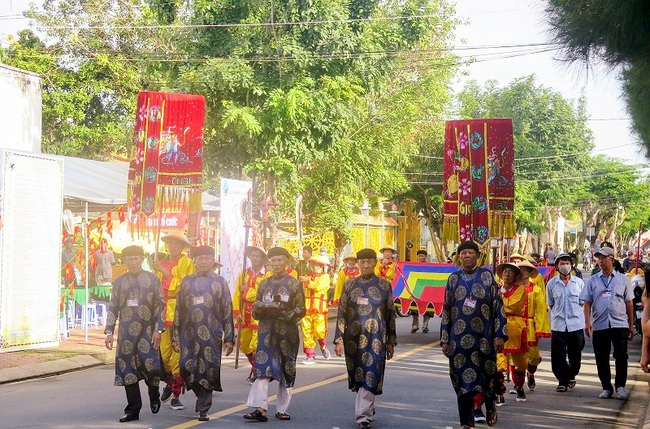 Đưa văn hóa nông thôn mới vào lễ hội Nghinh Ông - Ảnh 1.