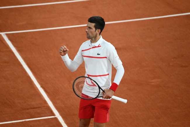 Chấn thương và bị dẫn trước, Djokovic vẫn vào bán kết Roland Garros - Ảnh 1.