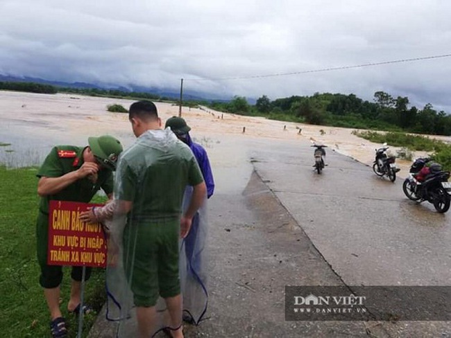 Hà Tĩnh: Hơn 23 ngàn học sinh Hương Khê nghỉ học do mưa lớn - Ảnh 3.