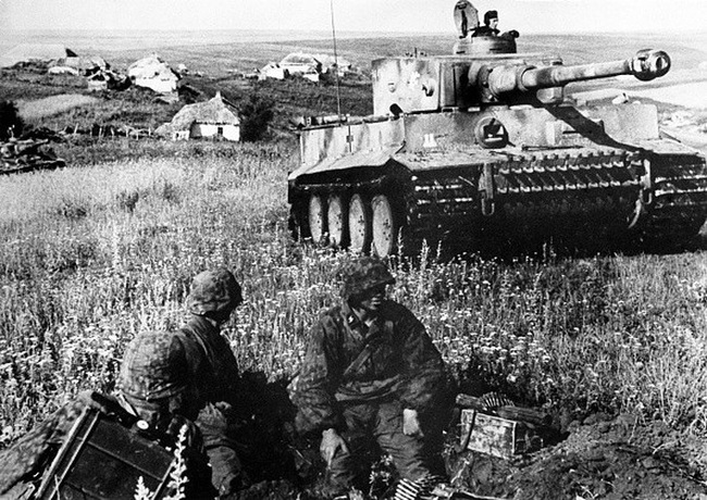 Lính Liên Xô liều chết diệt tăng Tiger trong trận đánh tháng 7 &quot;đẫm máu&quot; - Ảnh 10.