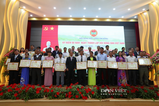 Hội Nông dân Lâm Đồng biểu dương 90 cán bộ Hội tiêu biểu giai đoạn 2015-2020 - Ảnh 4.
