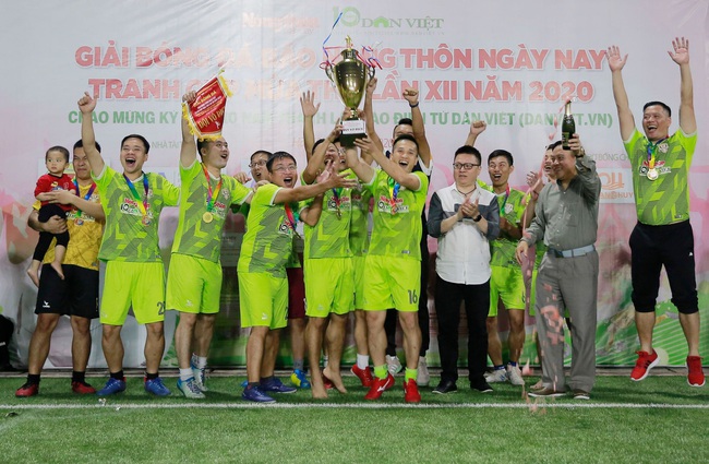 Khép lại giải bóng đá NTNN/Dân Việt lần thứ 12: Cái bắt tay và lời hẹn 2021 - Ảnh 11.