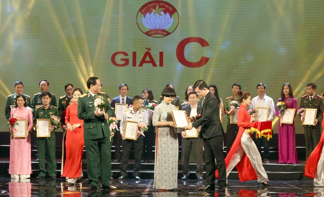 Báo Dân Việt đoạt giải C giải báo chí &quot;Vì sự nghiệp Đại đoàn kết toàn dân tộc&quot; lần thứ XIV - Ảnh 2.