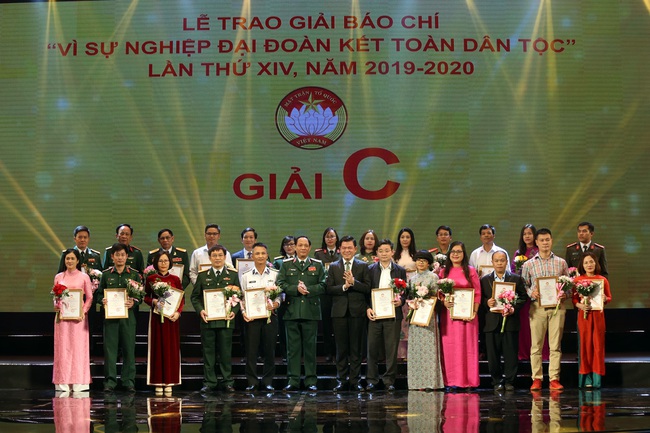 Báo Dân Việt đoạt giải C giải báo chí &quot;Vì sự nghiệp Đại đoàn kết toàn dân tộc&quot; lần thứ XIV - Ảnh 3.
