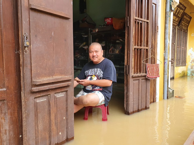 Nỗi buồn phố cổ: 7 lần &quot;chạy&quot; lũ trong chưa đầy 2 tháng - Ảnh 4.