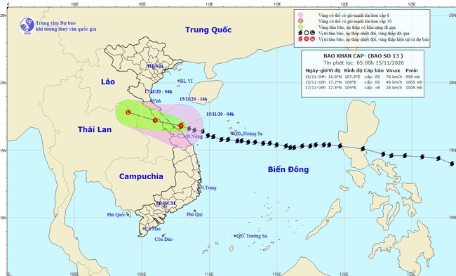 Bão số 13 Vamco áp sát Thừa Thiên Huế, gây mưa lớn gió giật &quot;thổi tung mái nhà cấp 4&quot; - Ảnh 1.