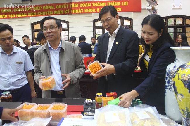 Hà Nội: Hơn 300 đặc sản OCOP được “gọi tên”, loại khăn lụa độc đáo, đắt hơn vàng khiến nhiều người thích thú - Ảnh 7.