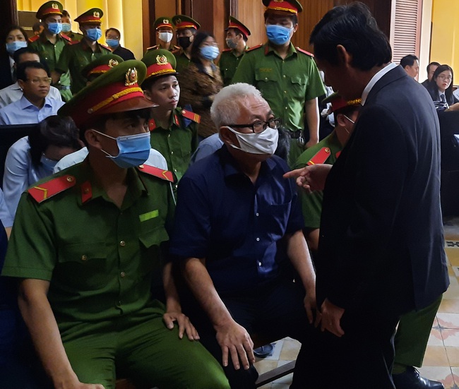 Đang xét xử sơ thẩm vụ án ông Trần Phương Bình và 11 đồng phạm - Ảnh 6.