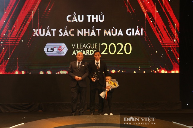 Văn Quyết nói gì khi đoạt giải Cầu thủ xuất sắc nhất V.League 2020? - Ảnh 6.