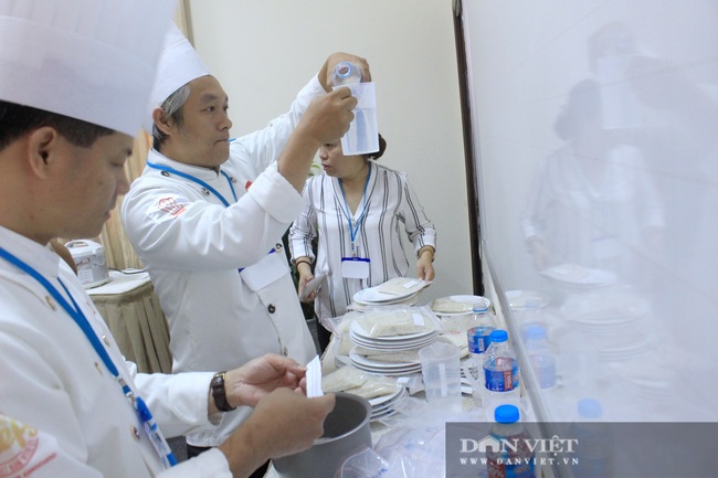 Cận cảnh chuyên gia đi tìm loại gạo ngon nhất Việt Nam 2020 - Ảnh 6.