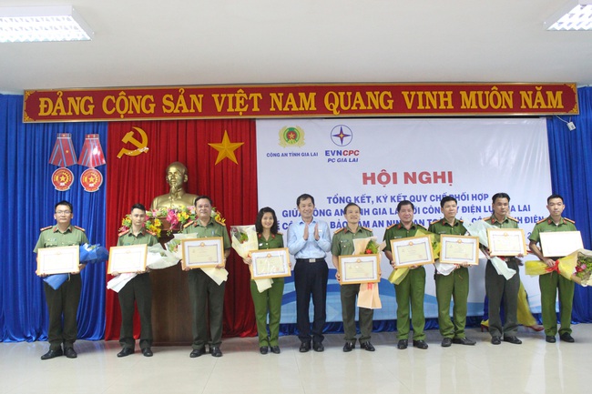 Công an tỉnh Gia Lai tổng kết 5 năm thực hiện Quy chế phối hợp với Công ty Điện lực - Ảnh 1.