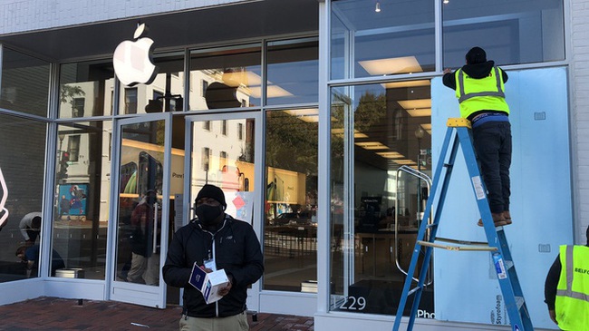 Tin công nghệ (3/11): Apple Store sợ bạo loạn hậu bầu cử, LG ra mắt màn hình cuộn - Ảnh 1.