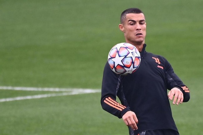 Cựu sao Juve: &quot;Ronaldo là kẻ dốt nát, không tôn trọng đồng đội&quot; - Ảnh 2.