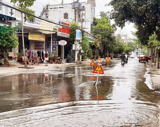 Cà Mau: Đường sá xuống cấp do ngập, cần trên 140 tỷ đồng để tu sửa - Ảnh 4.