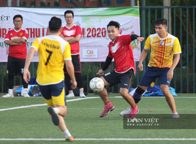 Hình ảnh đẹp 2 trận bán kết Giải bóng đá NTNN/Dân Việt lần thứ 12 - tranh Cúp Mùa Thu 2020 - Ảnh 13.