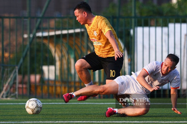 Hình ảnh đẹp 2 trận bán kết Giải bóng đá NTNN/Dân Việt lần thứ 12 - tranh Cúp Mùa Thu 2020 - Ảnh 3.