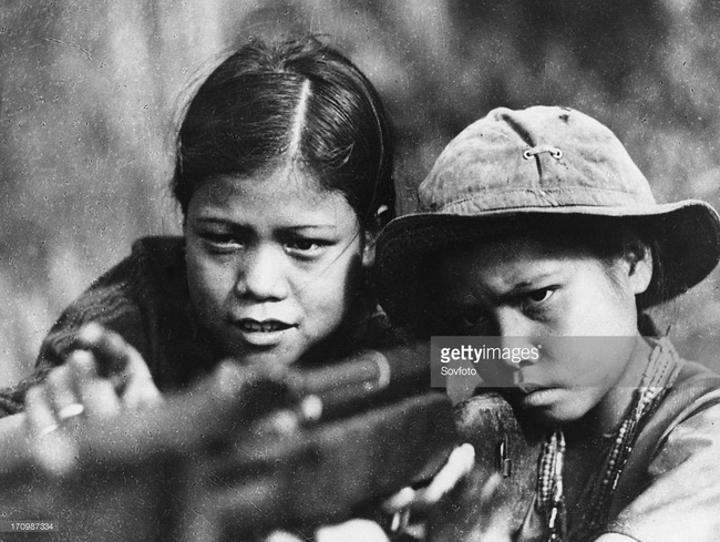 Ảnh lịch sử để đời về các nữ quân nhân Việt Nam - Ảnh 2.