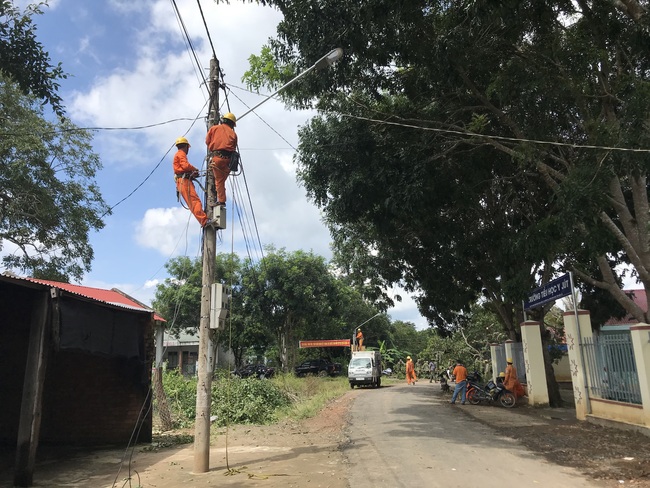 PC Đắk Lắk “Thắp sáng đường quê” vùng biên giới - Ảnh 3.