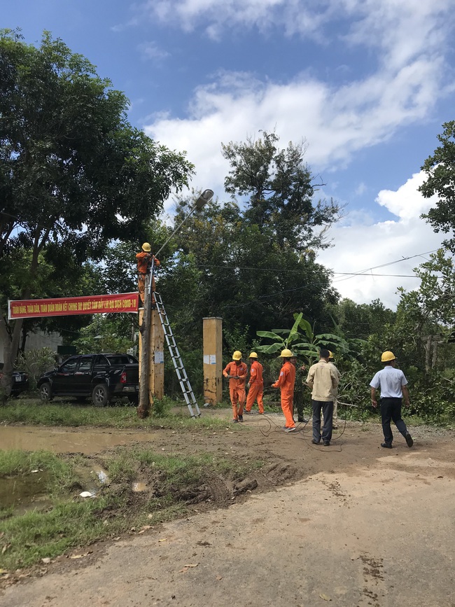 PC Đắk Lắk “Thắp sáng đường quê” vùng biên giới - Ảnh 4.