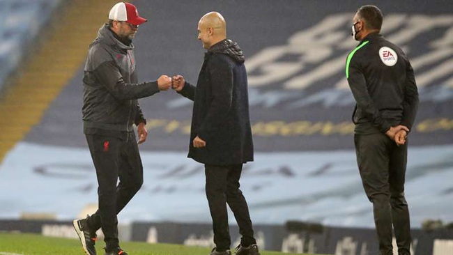 Klopp và Pep chào hỏi sau trận.