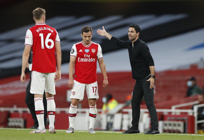 HLV Arteta có vẻ đang bất lực ở Arsenal.