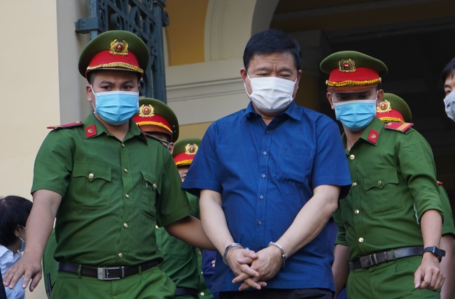 Tuyên án vụ sai phạm tại cao tốc TP.HCM – Trung Lương: ông Đinh La Thăng và các bị cáo nhận… năm tù - Ảnh 2.