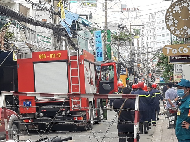 Vụ nổ gây sập nhà ở TP.HCM: Nghi vấn do chất liệu nổ gây ra, chủ nhà nợ tiền - Ảnh 2.