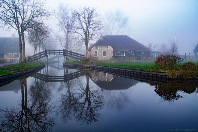 Giethoorn - thị trấn đẹp như tranh vẽ cùng phương tiện di chuyển duy nhất là... thuyền - Ảnh 2.