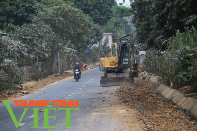 Quỳnh Nhai tập trung nguồn lực xây dựng đường giao thông nông thôn - Ảnh 1.