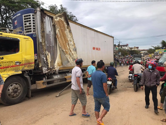 Xe tải va chạm liên hoàn với 5 ô tô, 2 cô gái tử vong - Ảnh 6.