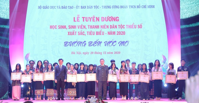 Vinh danh 145 &quot;bông hoa núi rừng&quot; dân tộc thiểu số 2020 - Ảnh 5.