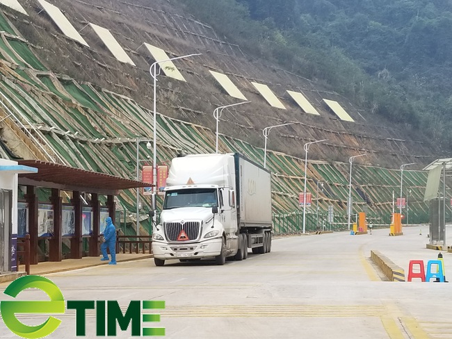 Lạng Sơn: Cho phép xe chở hàng Trung Quốc sang giao hàng tại cửa khẩu - Ảnh 1.