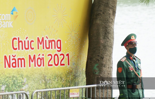 Bên trong trận địa pháo hoa chuẩn bị khai hỏa đón năm mới 2021 tại Hà Nội - Ảnh 9.