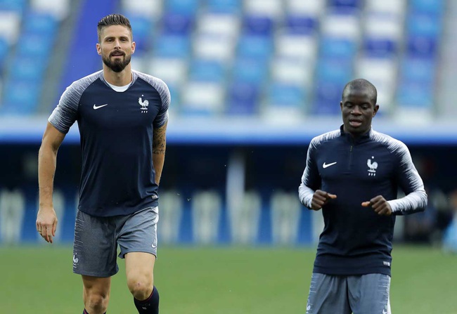 Giroud và Kante vẫn đang là trụ cột ở tuyển Pháp.