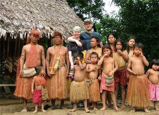 Kỳ lạ những bộ lạc sống tách biệt và bí ẩn trên thế giới - Ảnh 7.