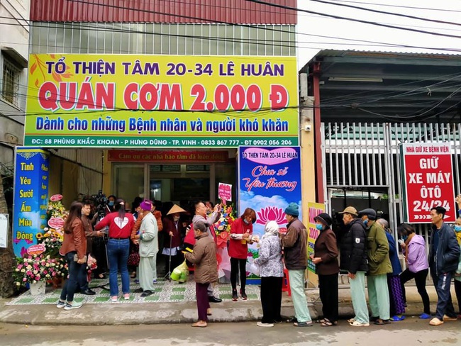Nghệ An: Xuất hiện 2 quán cơm 2.000 đồng có rau và thịt phục vụ bệnh nhân và người nghèo   - Ảnh 12.