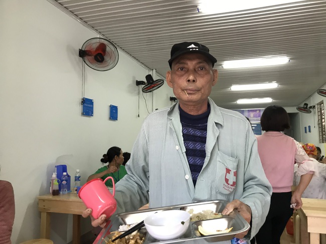 Nghệ An: Xuất hiện 2 quán cơm 2.000 đồng có rau và thịt phục vụ bệnh nhân và người nghèo   - Ảnh 8.