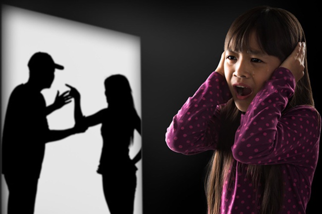 Bạo lực gia đình ảnh hưởng đến trẻ em: Cú sốc về thể xác và tinh thần - Ảnh 1.