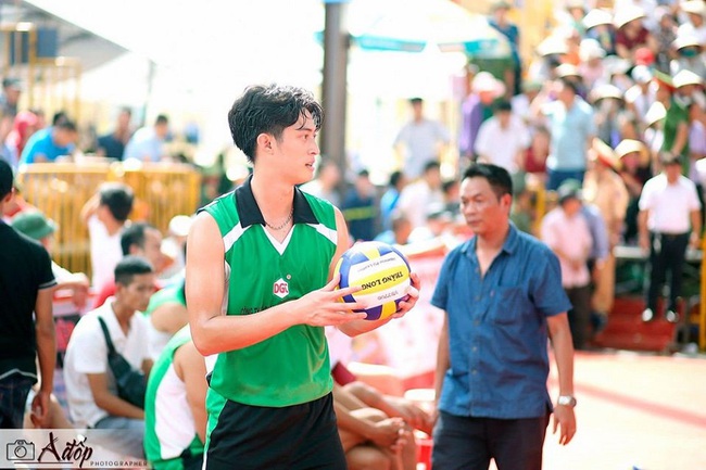 Bóng chuyền: Hãy cùng xem hình ảnh về bóng chuyền, môn thể thao yêu thích của không chỉ người Việt mà còn trên toàn thế giới. Quyết tâm, sự đồng đội và sự cố gắng tập luyện chăm chỉ là những yếu tố quan trọng giúp đội bóng chiến thắng.
