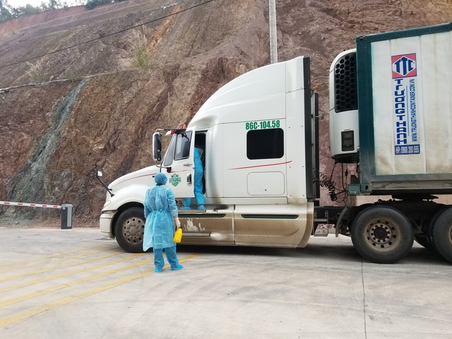 Xuất khẩu 8 xe nông sản qua cửa khẩu Cốc Nam, Lạng Sơn - Ảnh 1.