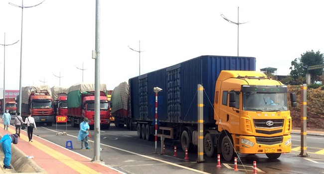 Quảng Ninh: Mở hơn 480 tờ khai XNK hàng hóa qua cầu Bắc Luân II - Ảnh 1.