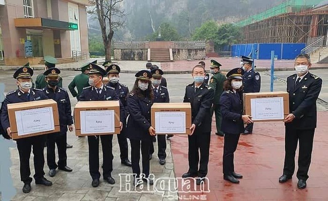 Lạng Sơn: Tặng hàng nghìn khẩu trang giúp Trung Quốc chống dịch virus Corona - Ảnh 1.