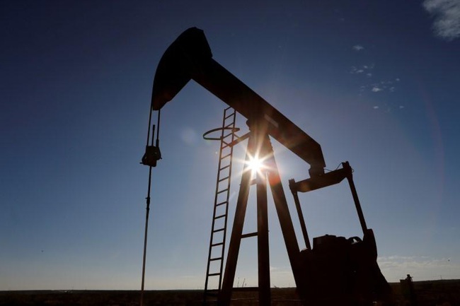 Giá dầu tiếp đà giảm khi thỏa thuận cắt giảm sản lượng dầu sắp hết hạn - Ảnh 1.