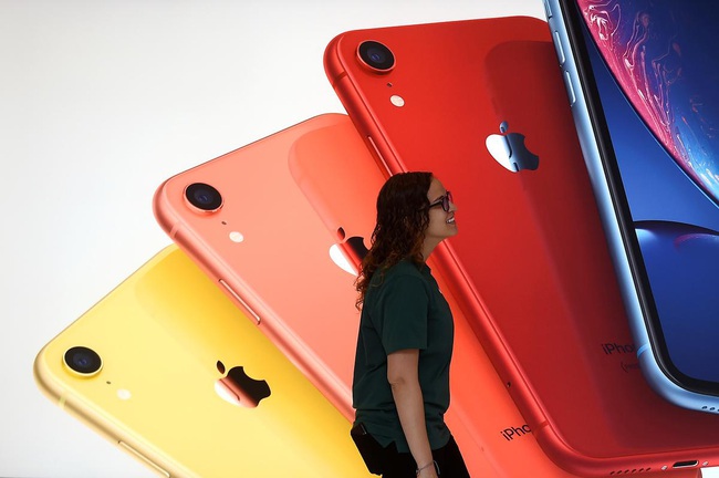 Bị nghi làm chậm iPhone buộc người dùng &quot;lên đời&quot; điện thoại, Apple gánh án phạt 500 triệu USD - Ảnh 1.