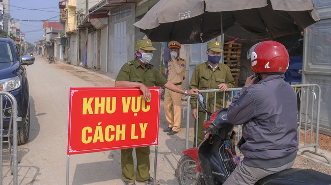 Hà Nội: Lập chốt phong tỏa, phun khử khuẩn thôn nơi bệnh nhân số 266 sinh sống - Ảnh 2.